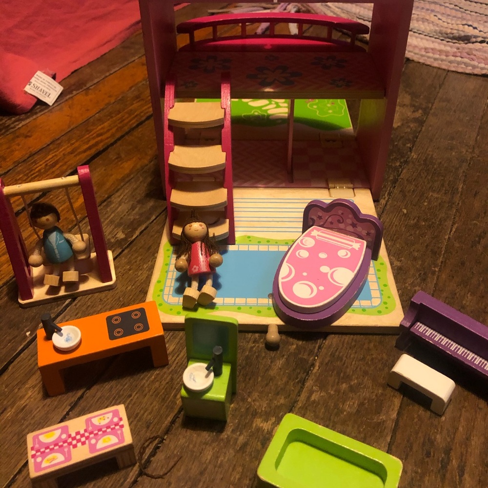 Wooden Compact dollhouse set